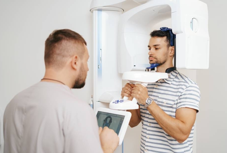 Paziente sottoposto ad esame radiografico