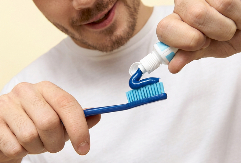 Dentifricio contenente blu covarine
