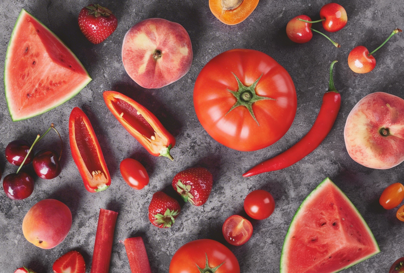 verdura e frutta di colore rosso