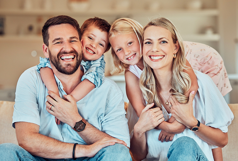 Famiglia sorridente