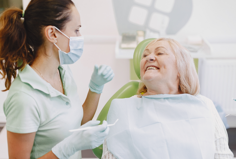 anziana dal dentista