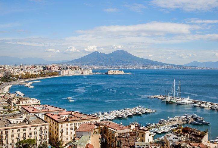 vista del golfo di Napoli con il Vesuvio sullo sfondo