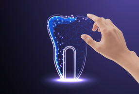 Mano disegna il contorno di un dente