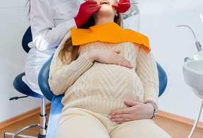 donna in gravidanza in studio