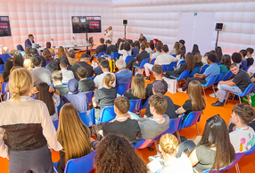 Un gruppo di persone che seguono un corso durante Expodental meeting 
