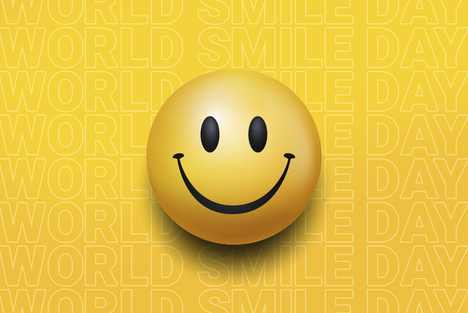 Smile che ride su fondo giallo