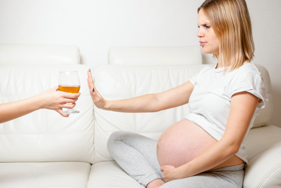 donna in gravidanza rifiuta alcolici