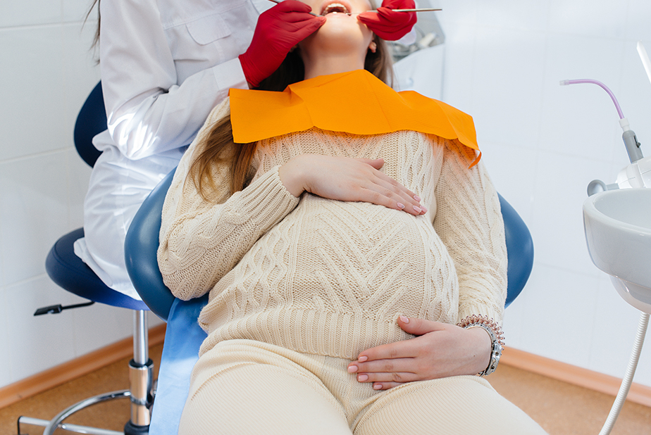 donna in gravidanza in studio