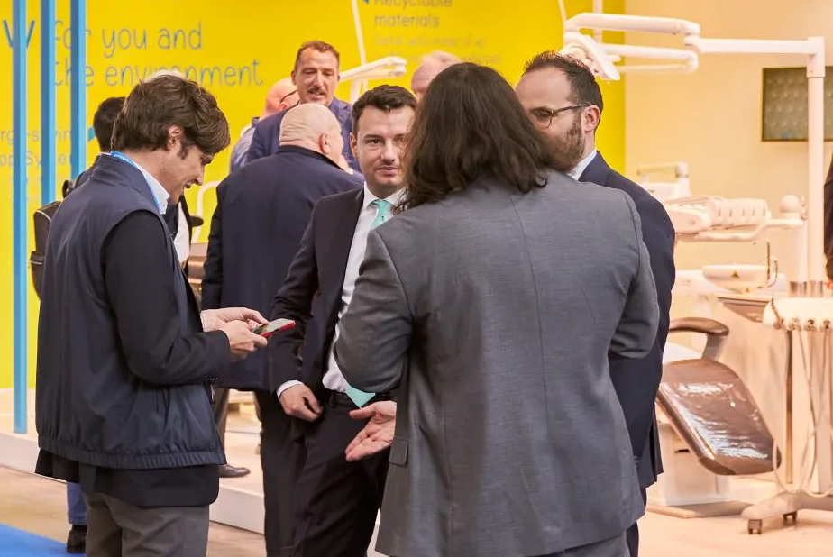 Agenti delle aziende del dentale