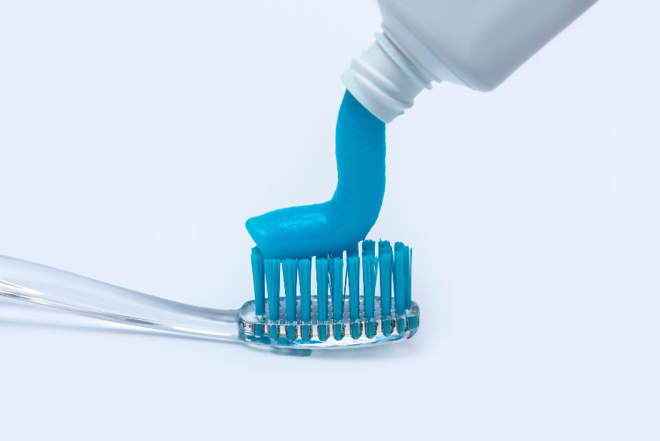 Dentifricio blu che blocca il batterio della parodontite