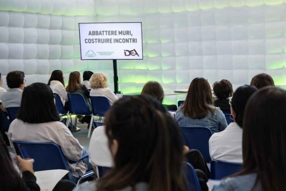 Platea assiste a workshop e seminari destinati alle ASO ad Expodental Meeting