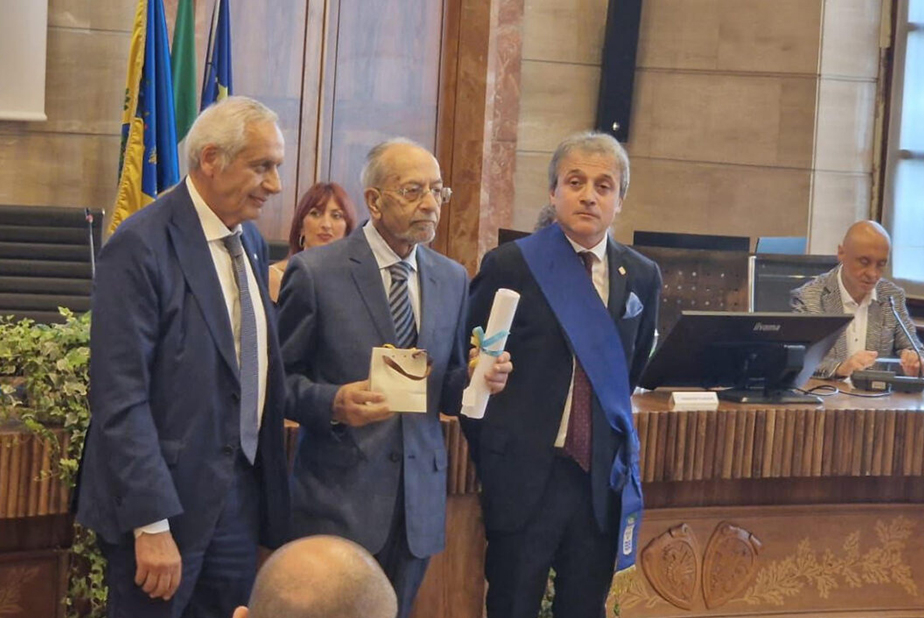 conferimento del premio Ape d'Oro a Fernando Giubbetti
