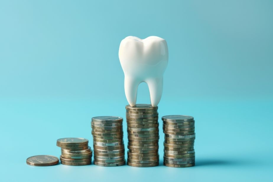 Enpam, nuovi investimenti per 250 milioni nell'economia italiana Dente con pile di monete