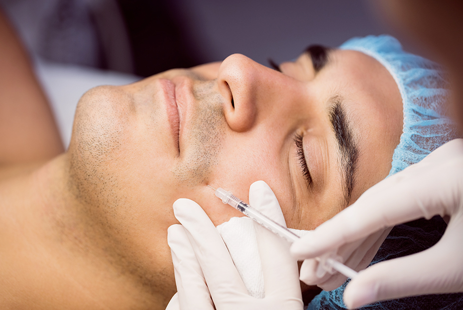 Gli Odontoiatri e la Medicina Estetica del viso: l'evoluzione naturale di una professione Paziente che effettua trattamento estetico