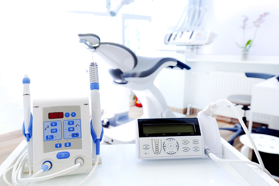 Verifiche di sicurezza dei dispositivi elettromedicali negli studi dentistici: obblighi e controlli riunito e dispositivi elettromedicali