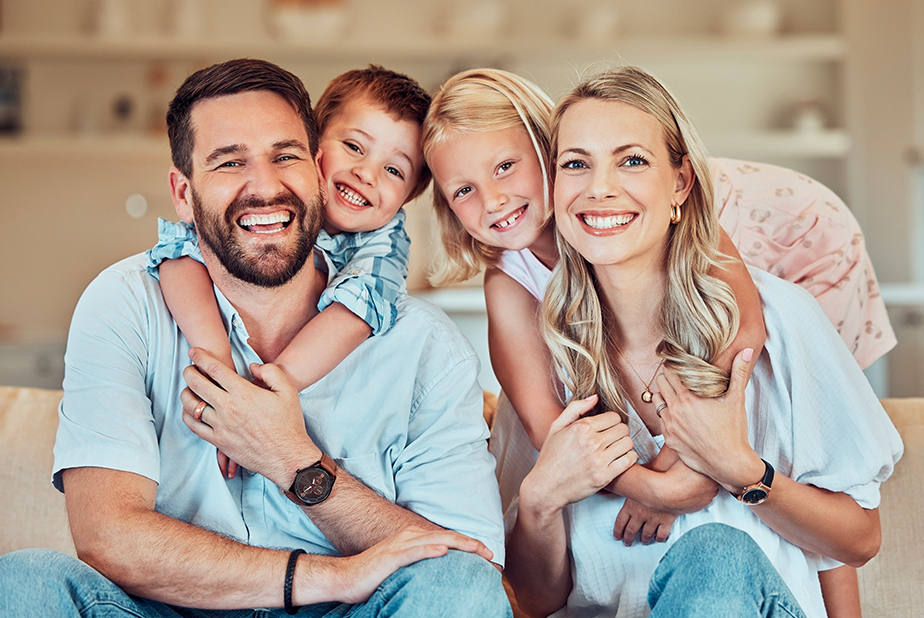 Polodent rilancia l'odontoiatria etica nel Nord-Est, cure dentali e bilanci familiari Famiglia sorridente